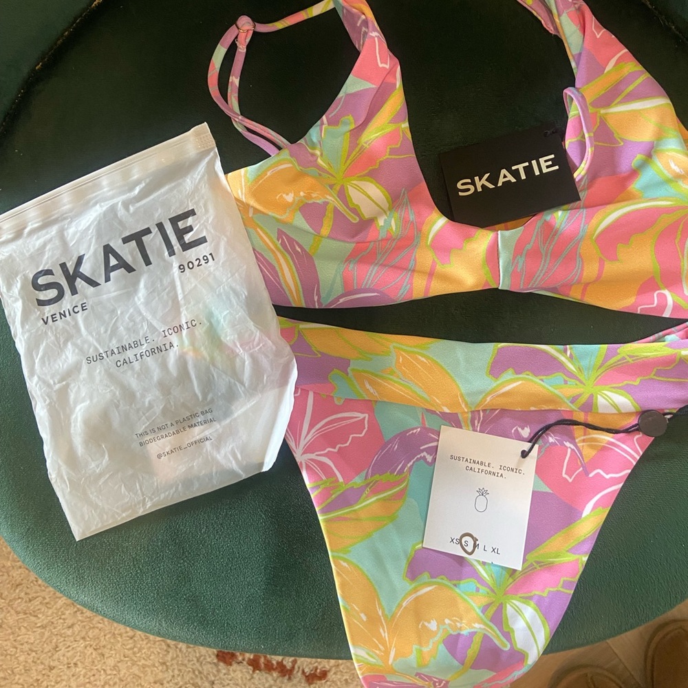 Skatie multi color 2-piece bikini size small